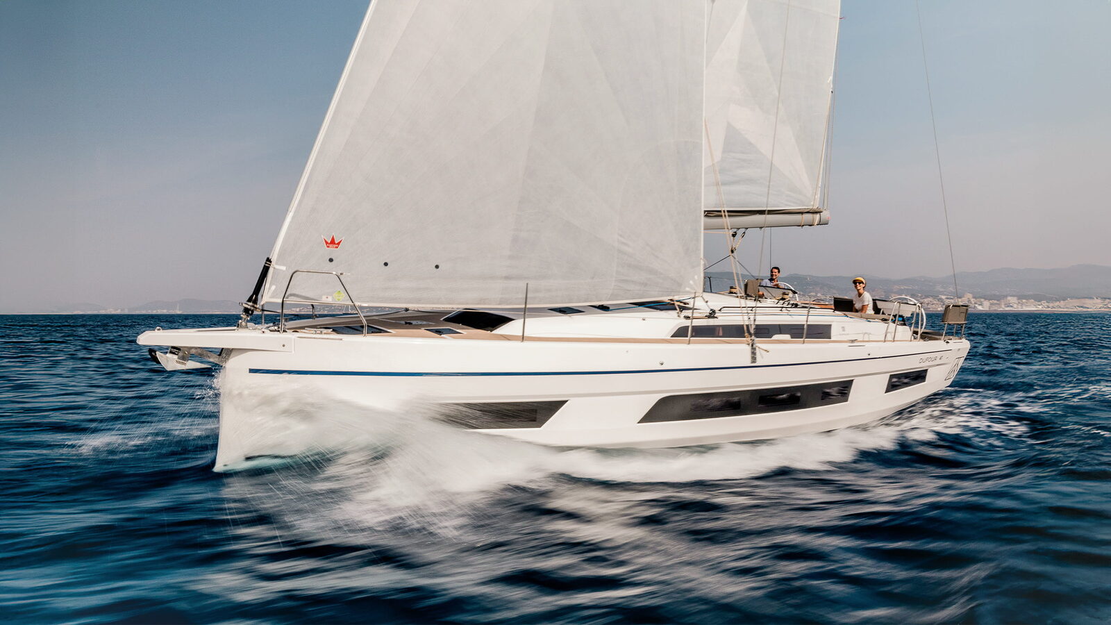 Dufour 41 profile under sail