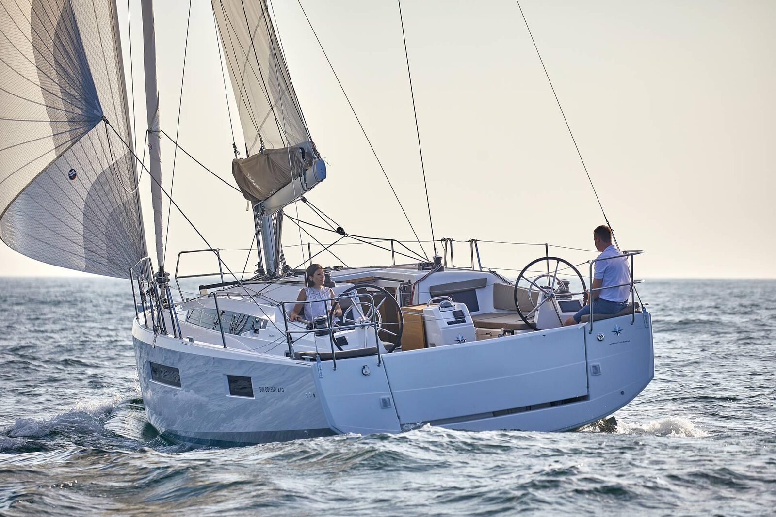 Jeanneau Sun Odyssey 410 stern and walk-around cockpit