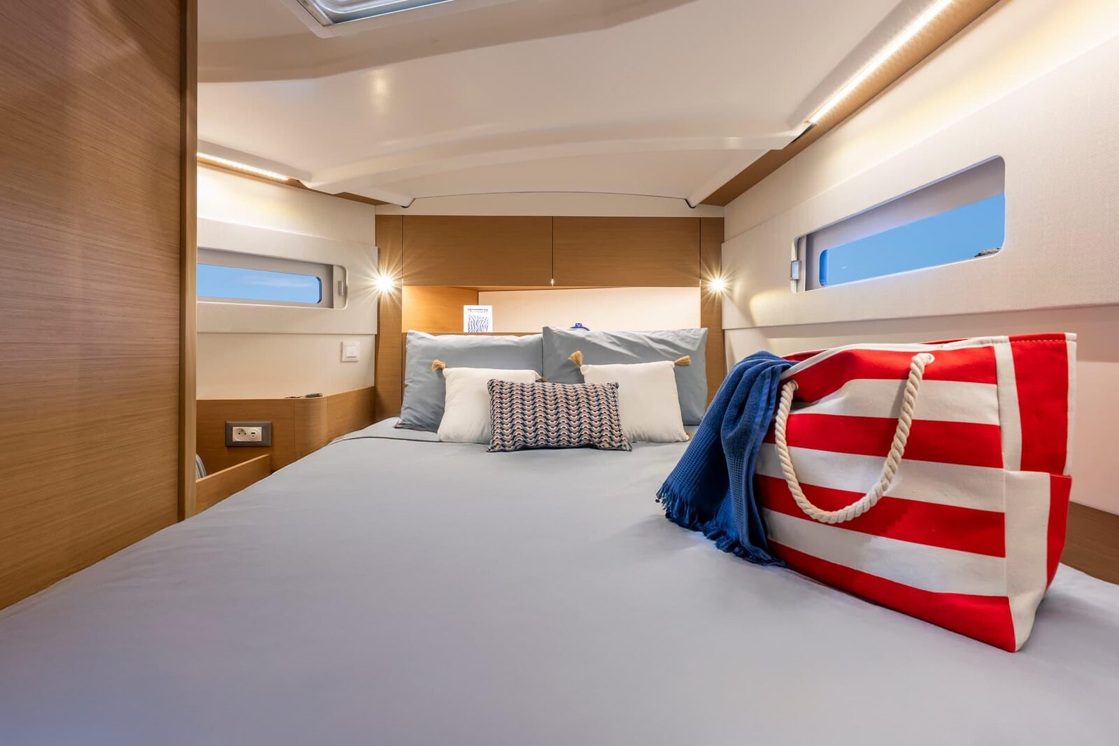 Jeanneau Sun Odyssey 415 interior — representative photo