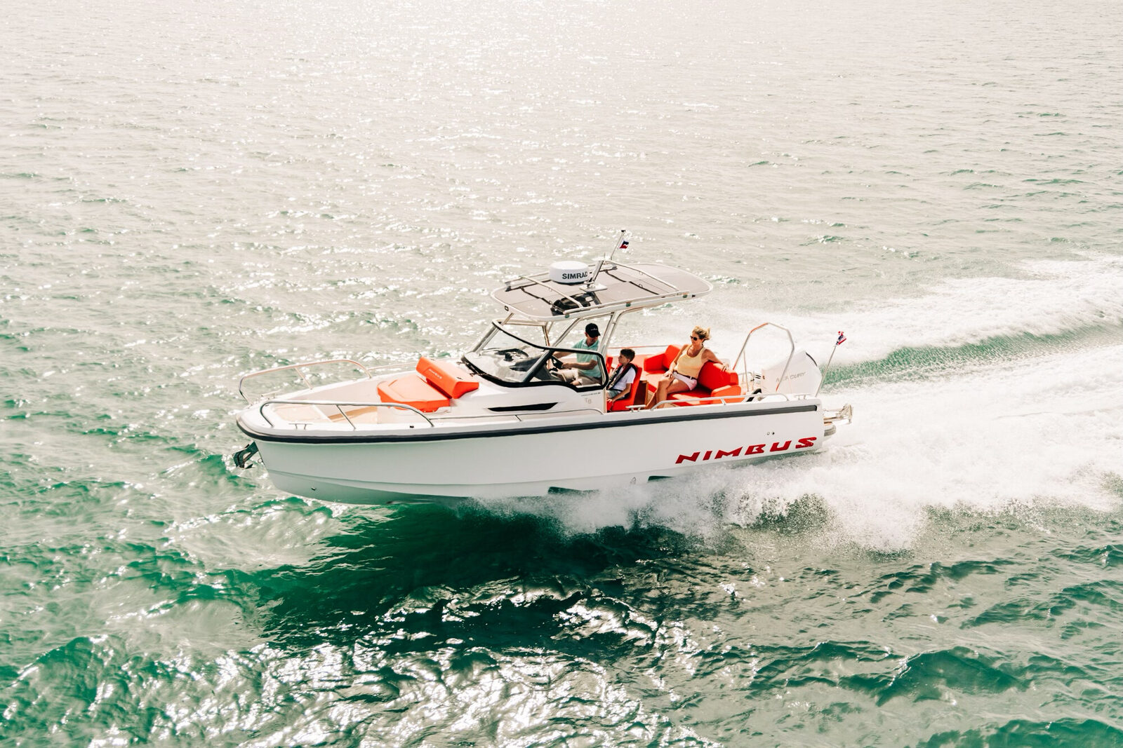 Nimbus T8 running on the water
