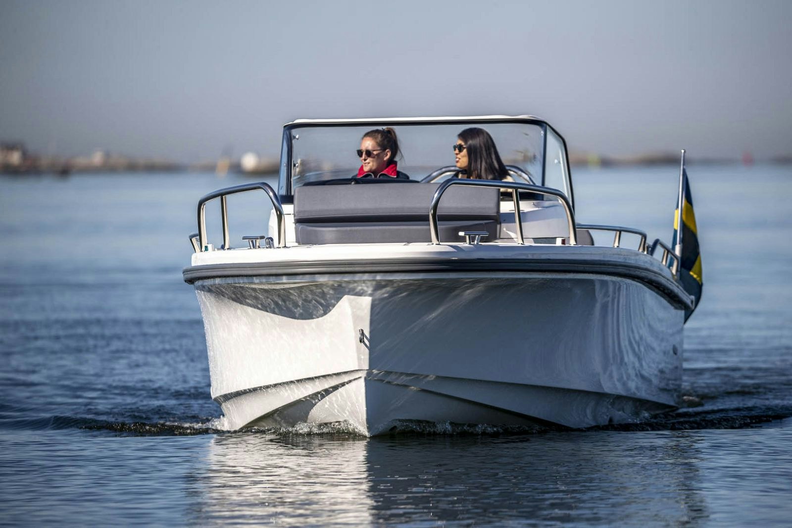 Nimbus T8 bow seating