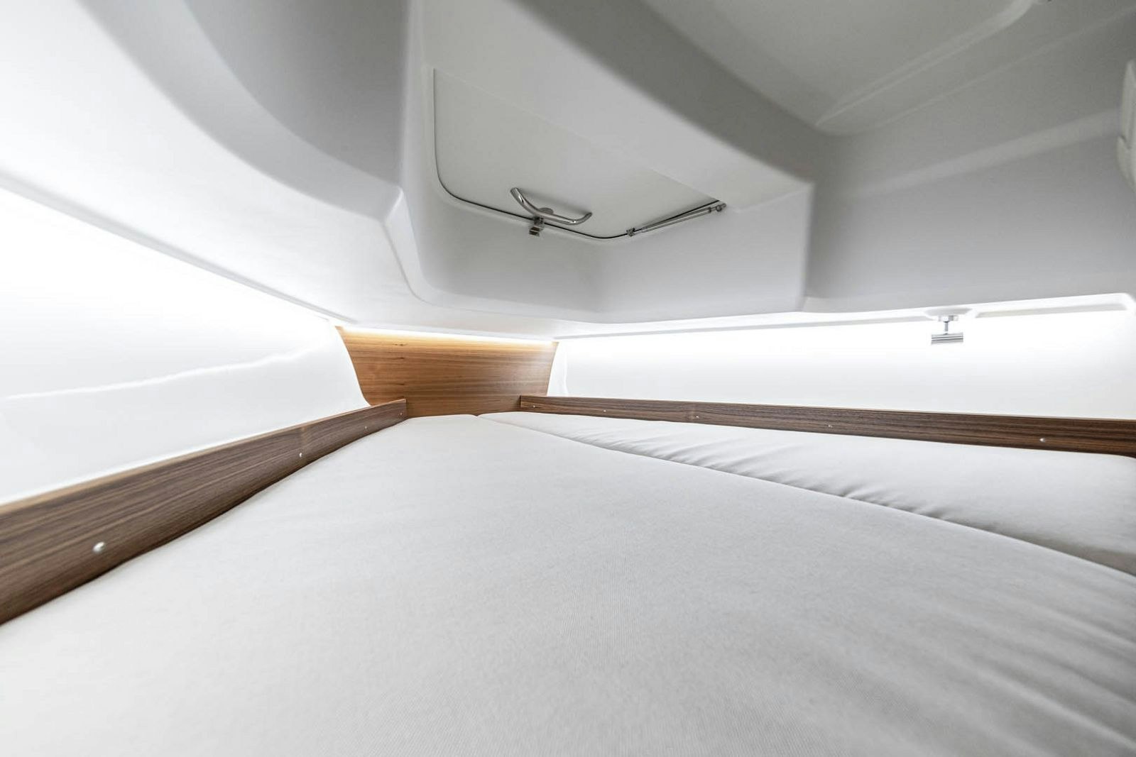 Nimbus T8 cabin