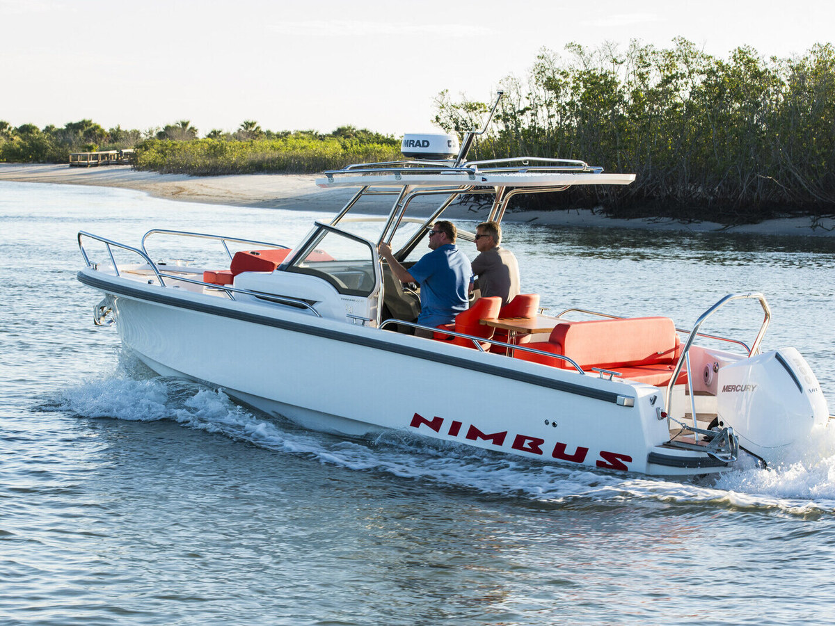 Nimbus T8 cruising with friends aboard