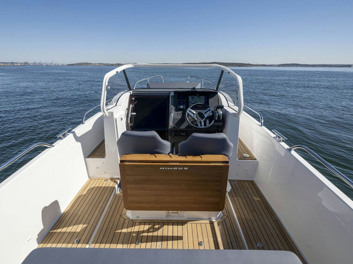 Nimbus T8 teak cockpit and helm seating